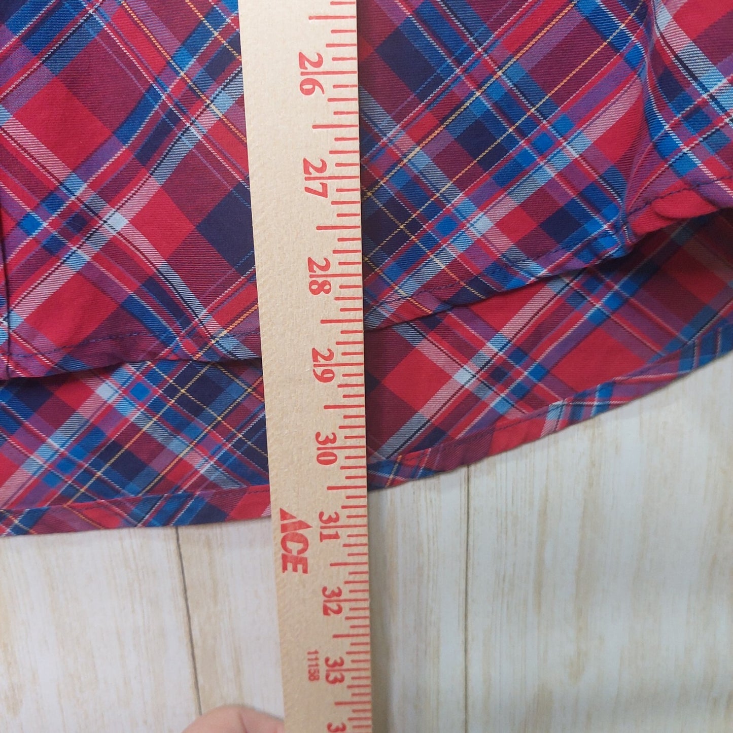 Tommy Hilfiger Men's Plaid Button Up Size Medium Blue Red Plaid Long Sleeve