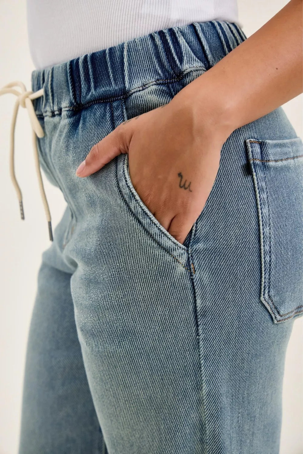 Woman wearing Judy Blue high waist drawstring baggy jeans in a medium aged stone blue wash with a relaxed wide-leg fit.
Pocket View