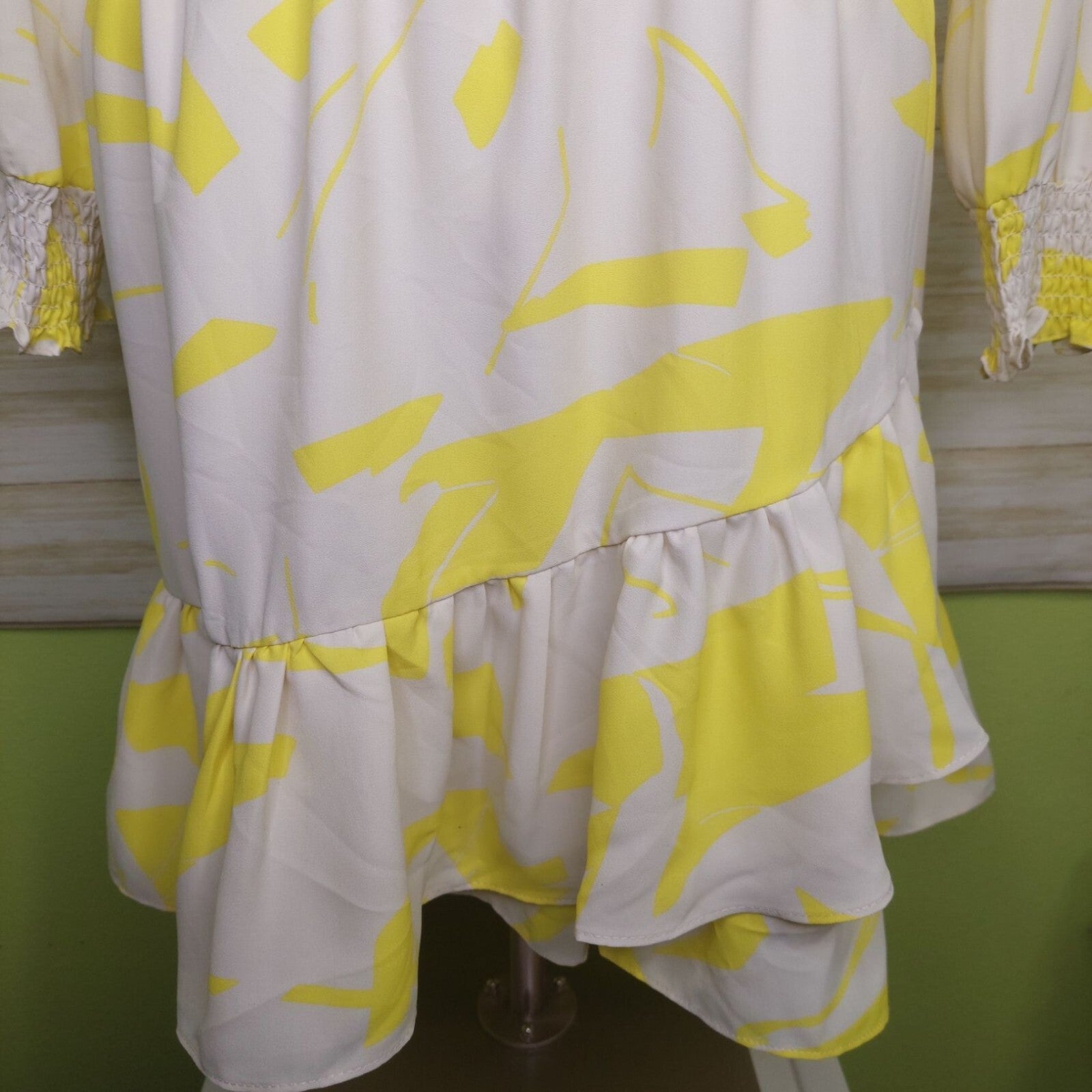 Vince Camuto Women's Yellow/White Abstract Print Smocked Ruffled Dress Size PM