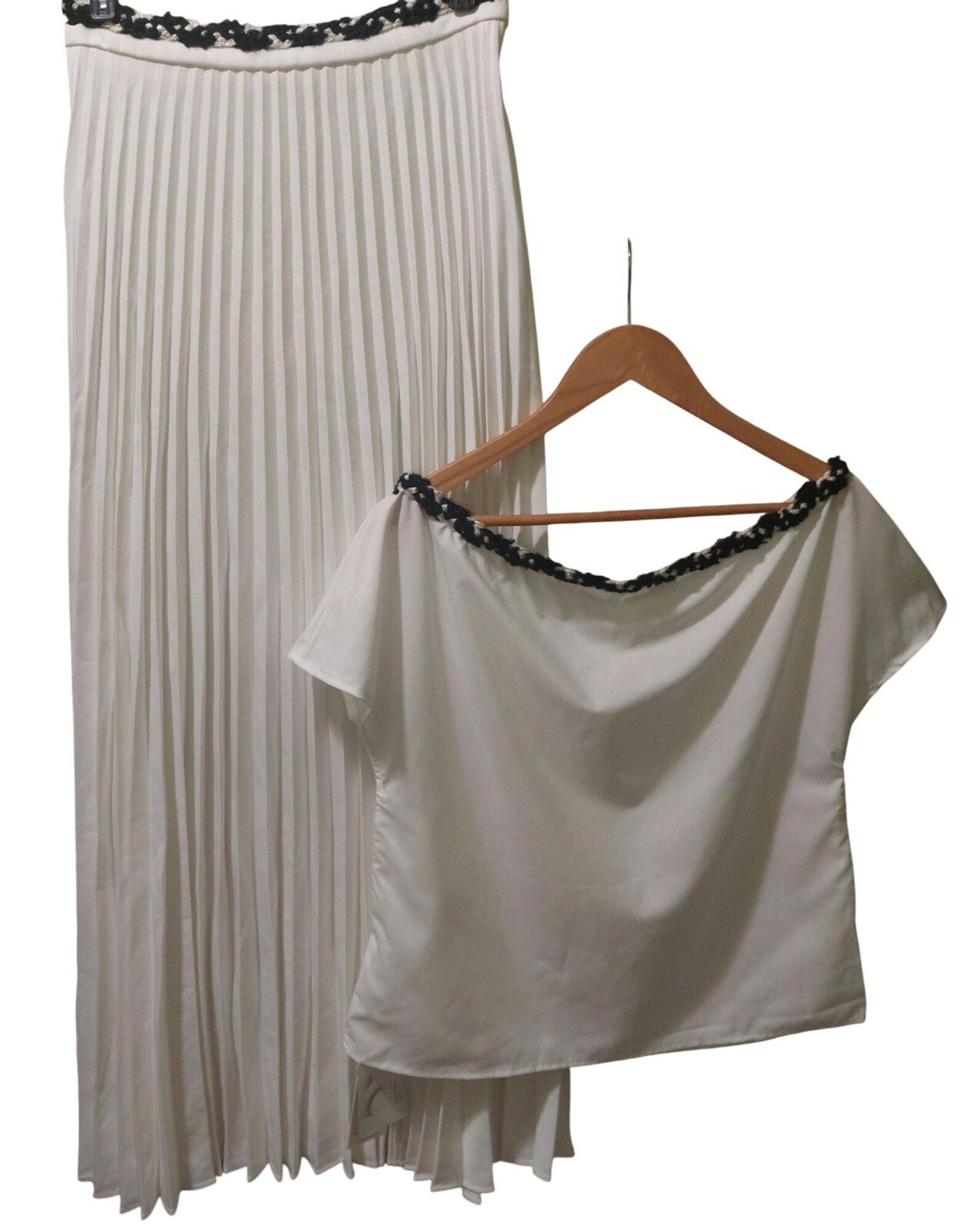 NWT Commense White Top & Pleated Maxi Skirt W/ Black & White Trim Size Small