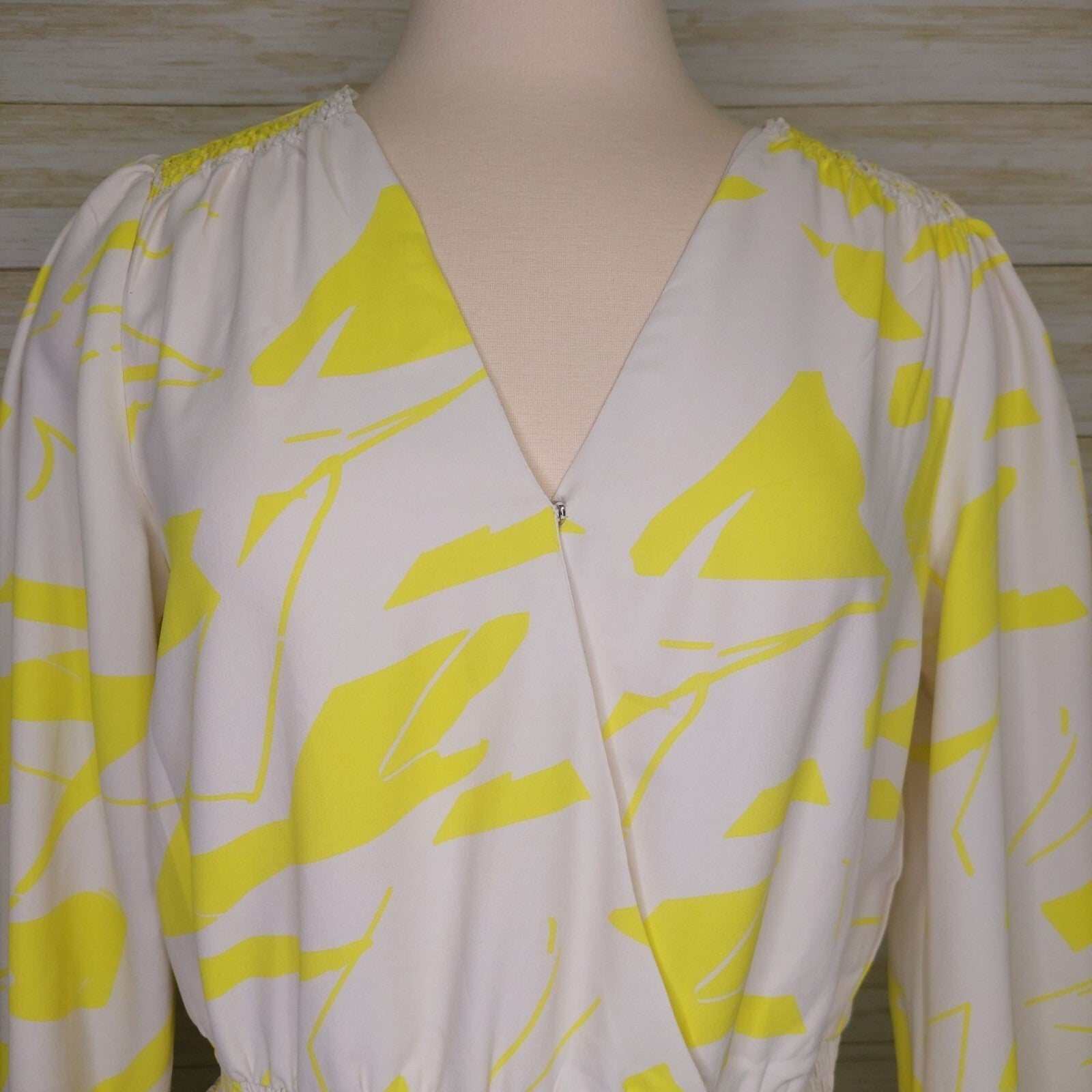Vince Camuto Women's Yellow/White Abstract Print Smocked Ruffled Dress Size PM