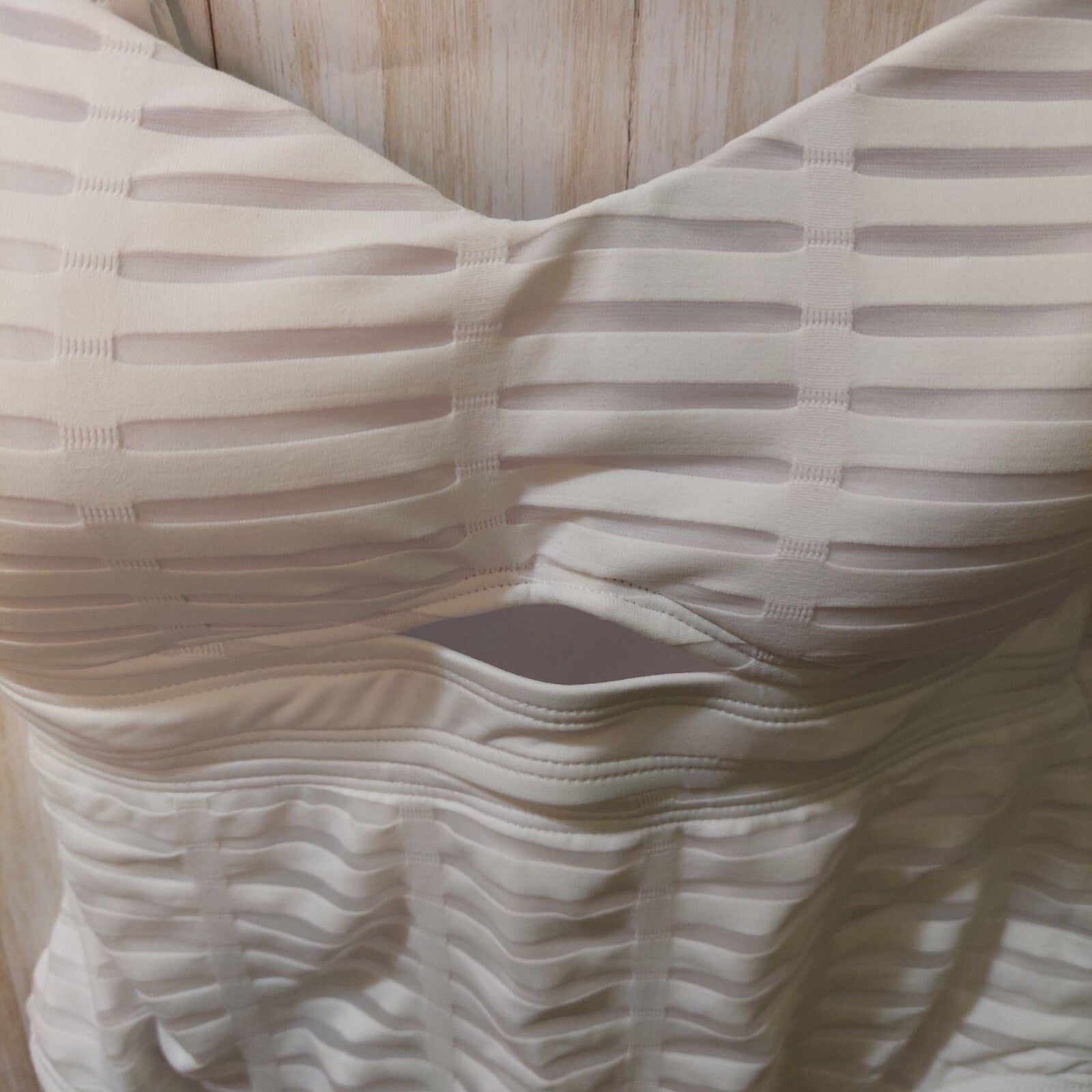 Kenneth Cole White One-Piece Padded Bust Tummy Toner Swimsuit Size Large Classy