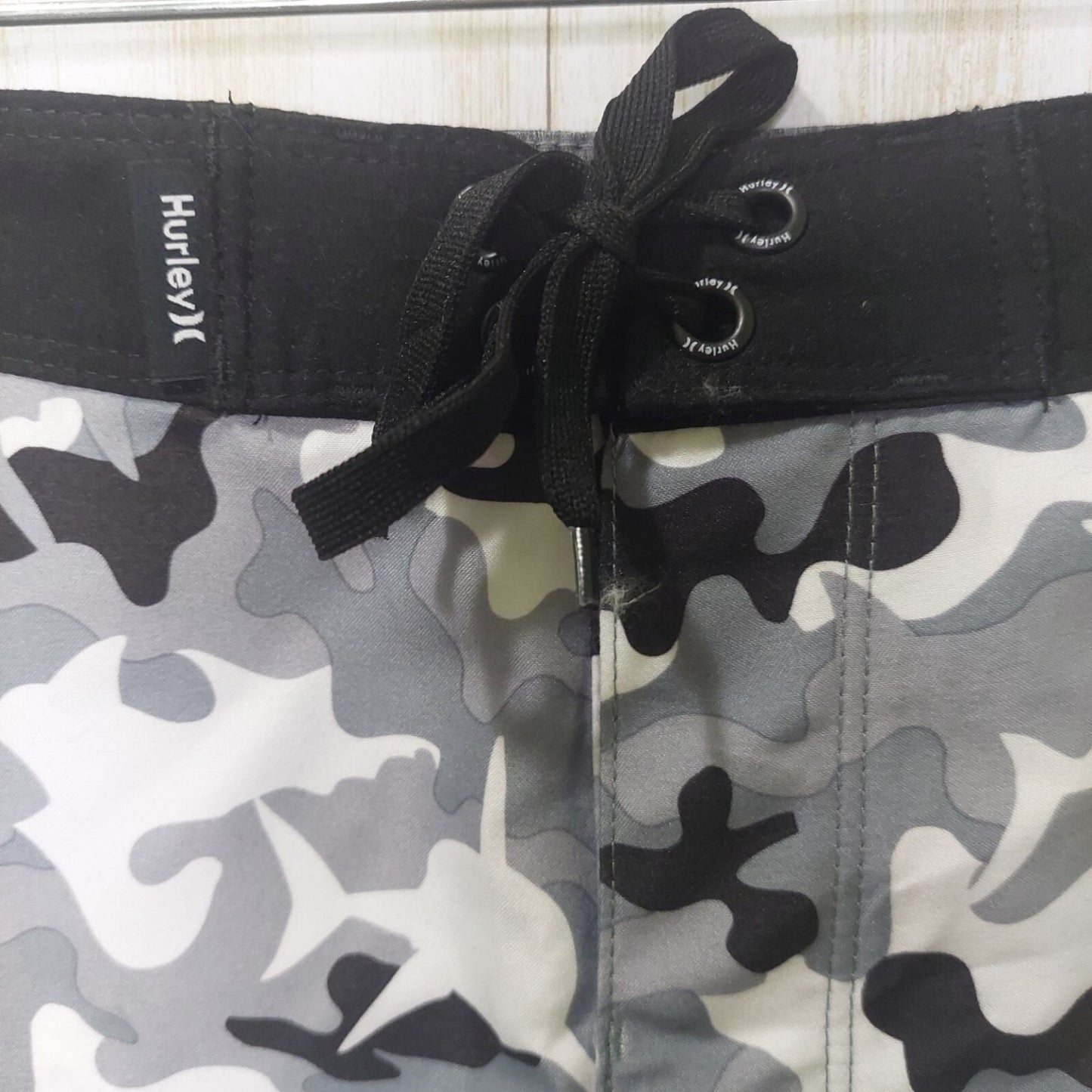 Hurley Boy's Camo Shark Board Shorts 19" Outseam 100% Polyester Size 29 "READ"