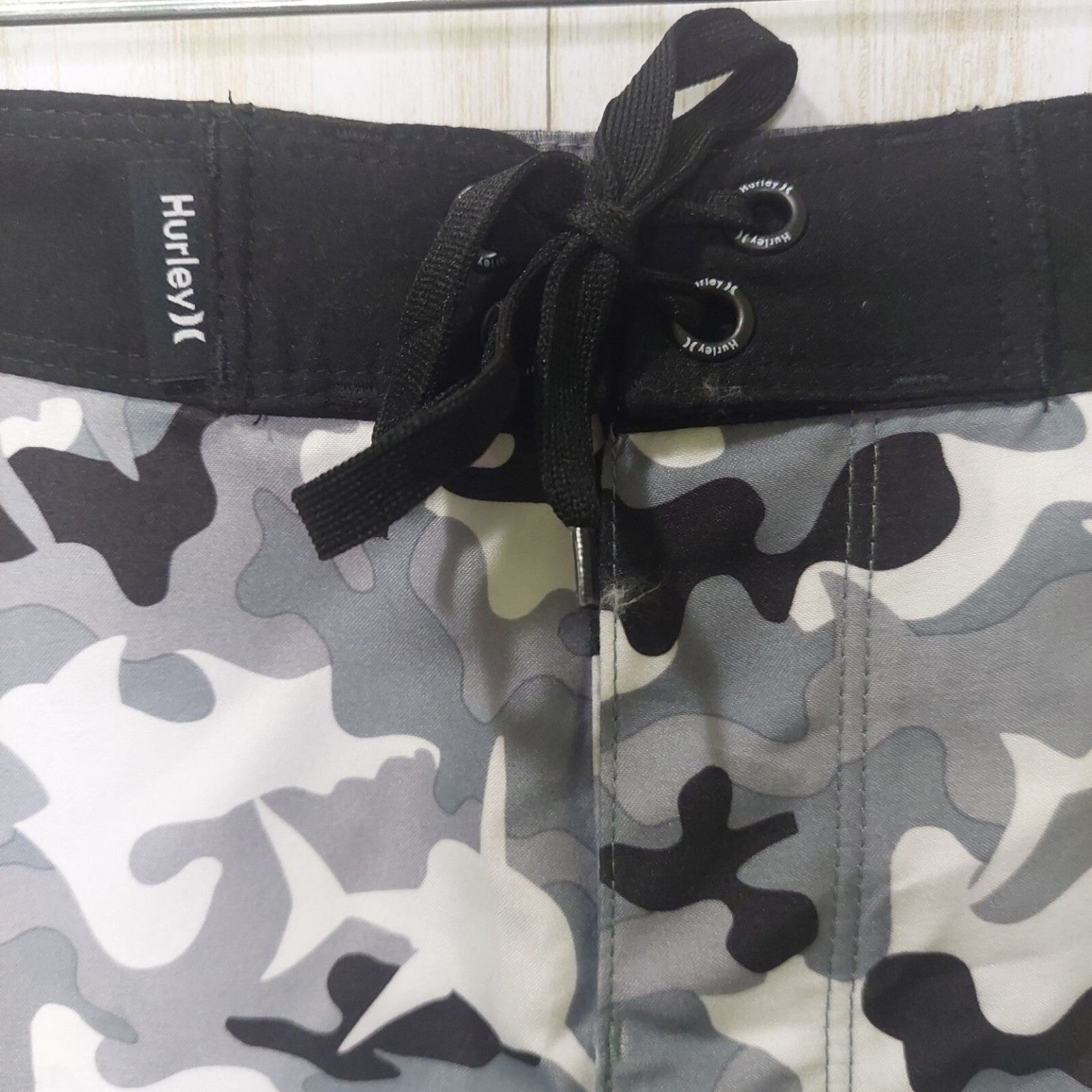 Hurley Boy's Camo Shark Board Shorts 19" Outseam 100% Polyester Size 29 "READ"