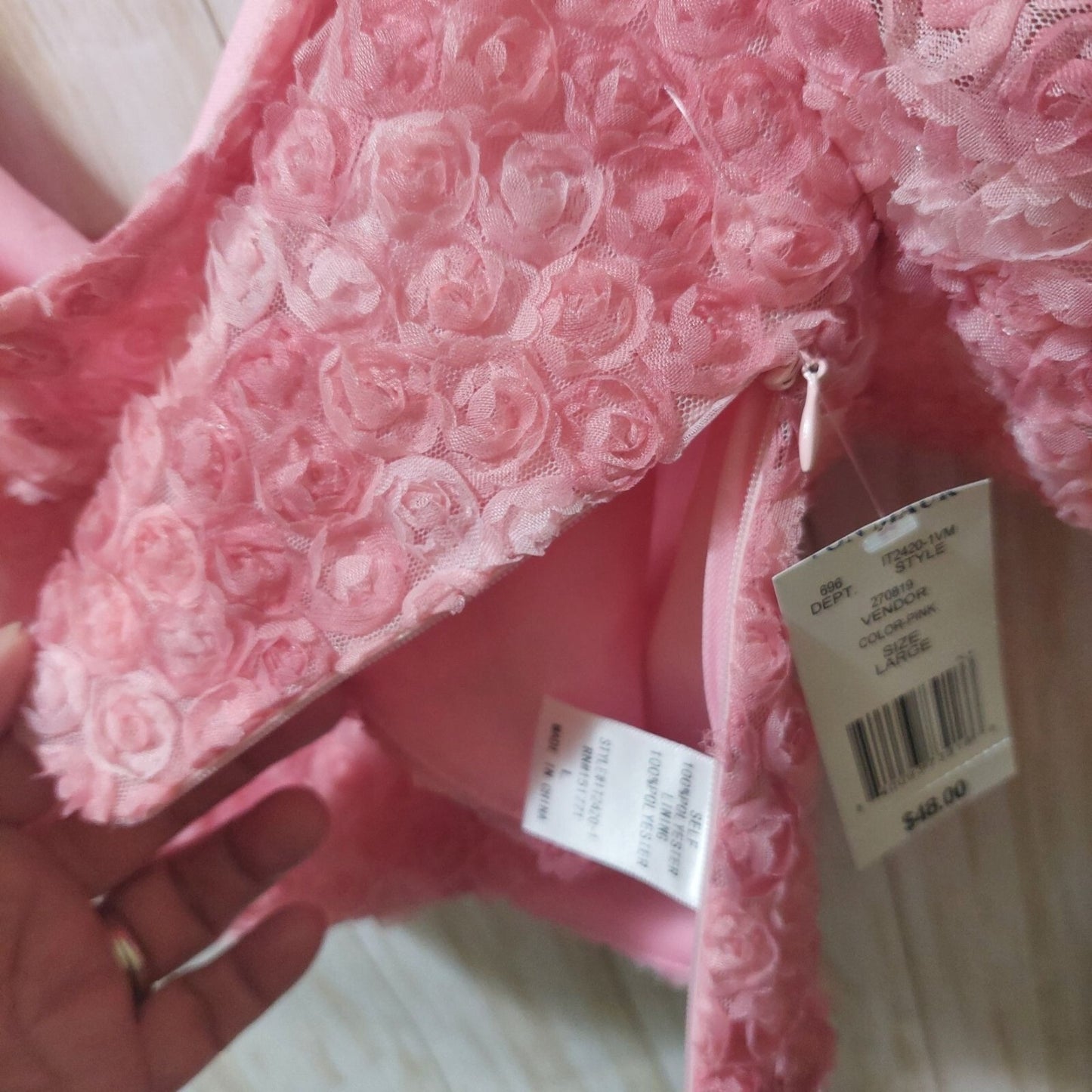 NWT Le Lis Pink Puff Sleeve Floral Crop Top W/ Textured Rose Design Large