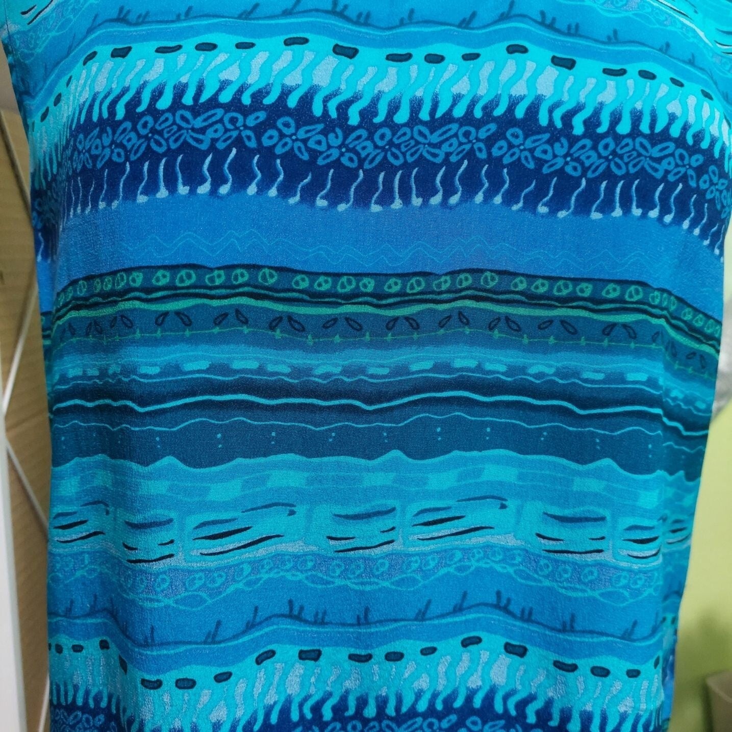 Robbie Bee Womens Blue Patterned 100%  Silk Sleeveless Top Medium~ Lightweight