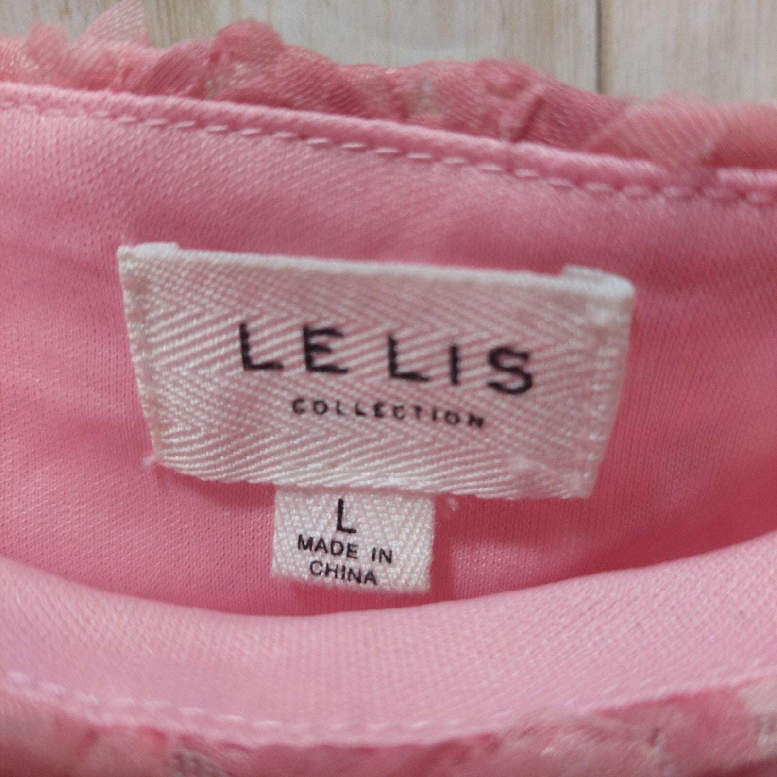 NWT Le Lis Pink Puff Sleeve Floral Crop Top W/ Textured Rose Design Large