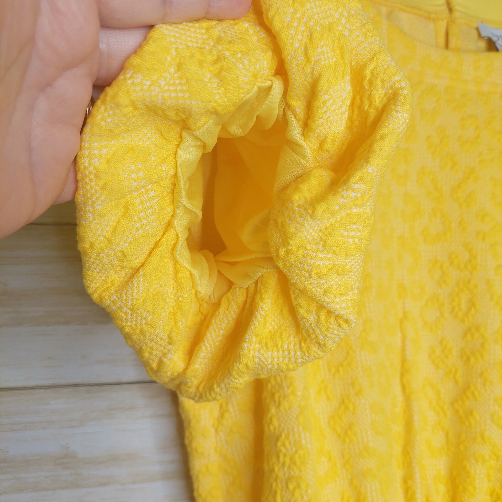 Voy Top Women's Size Small Yellow Bubble Sleeve Cheetah Textured NWT