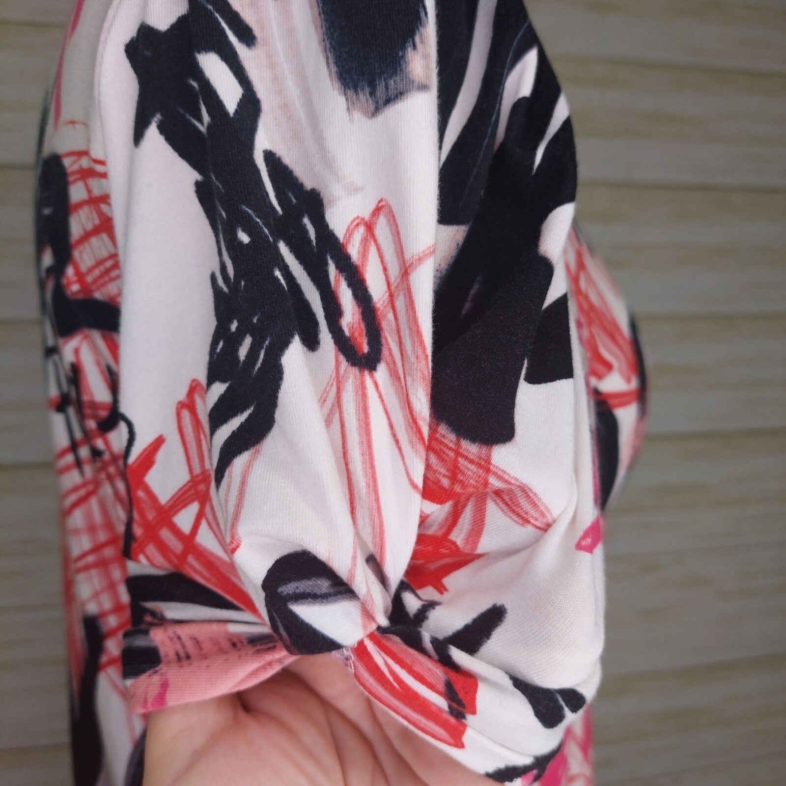 Karl Lagerfeld Paris Women's XS Graphic Puff Sleeve T-Shirt Red & Black Scribble