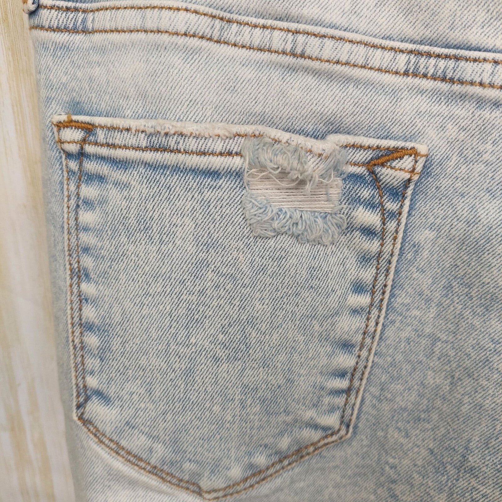 Vigoss Women's Stevie Crop Straight Jeans Light Wash~Distressed~Stretch~ Size 28