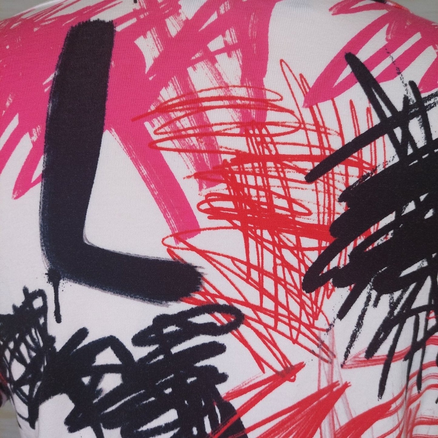 Karl Lagerfeld Paris Women's XS Graphic Puff Sleeve T-Shirt Red & Black Scribble