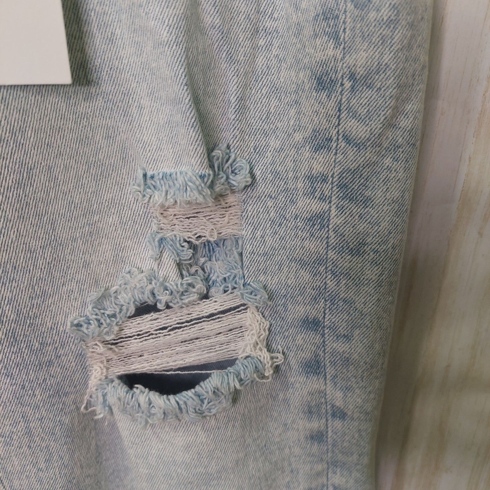 Vigoss Women's Stevie Crop Straight Jeans Light Wash~Distressed~Stretch~ Size 28