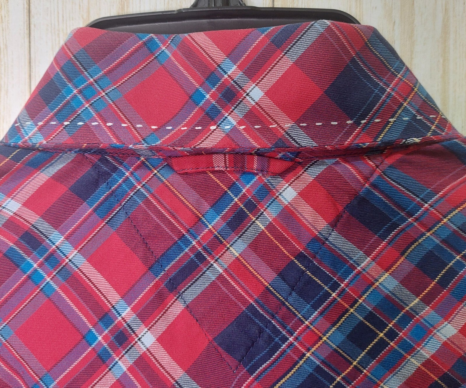 Tommy Hilfiger Men's Plaid Button Up Size Medium Blue Red Plaid Long Sleeve 