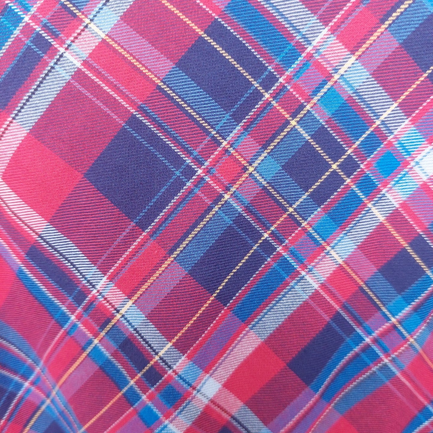 Tommy Hilfiger Men's Plaid Button Up Size Medium Blue Red Plaid Long Sleeve 