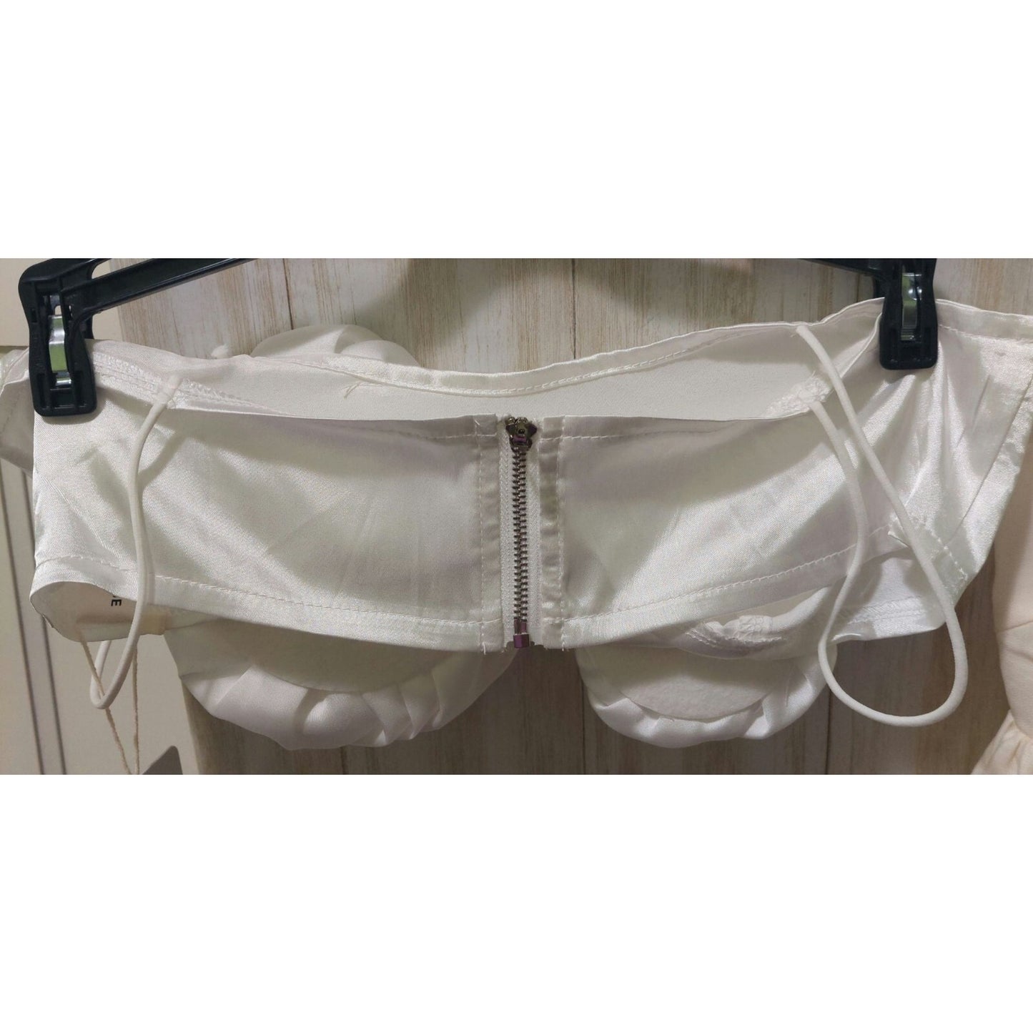 NWT Commense Strapless White Satin Rosette Crop Top - Size Small